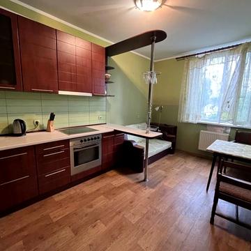 Саперно-Слобідська вул., 22