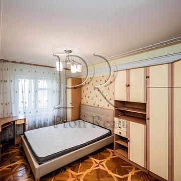 Миколи Ушакова вул., 12