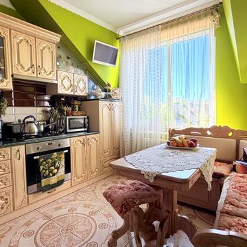 Пилипа Орлика вул., 14/1