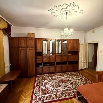 Пекарська вул., 15