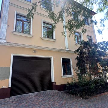Кінна вул., 19