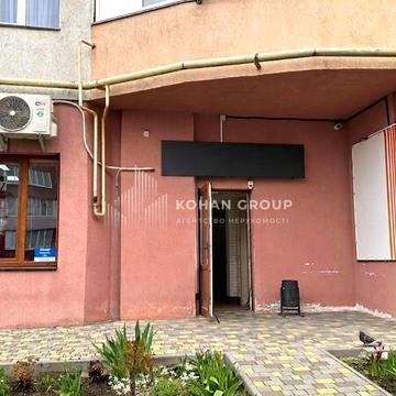 Будівельників вул., 4