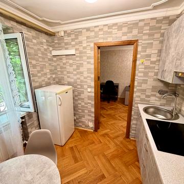Олександра Поля просп. (Кірова), 50-А