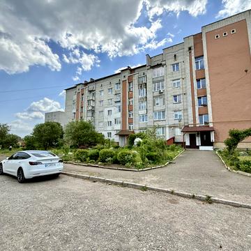 Андрея Шептицького вул., 5