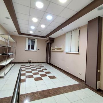 Вокзальна вул., 7
