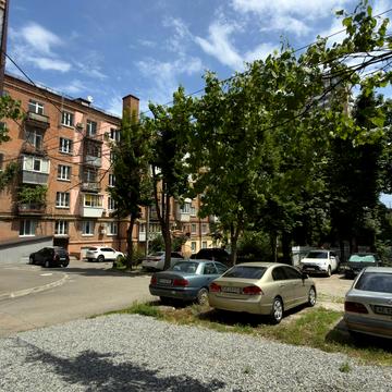 Героїв Крут вул. (Фурманова), 1