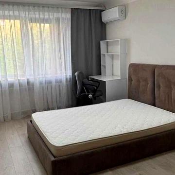 Юрківська вул., 18