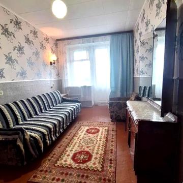 Кобзарська вул., 1