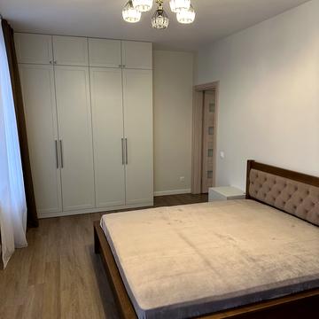 Дніпровська набережна вул., 26-Б
