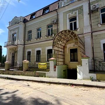 Драгоманова вул., 32
