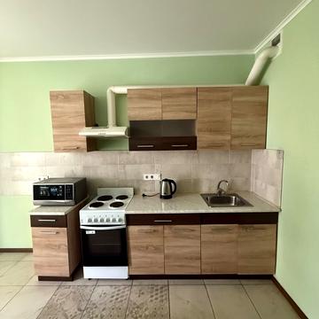 Воскресенська вул., 18