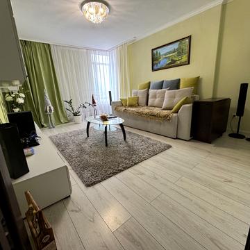 Андрія Сахарова вул., 8