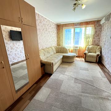 Ярослава Баїса вул. (Володимира Висоцького), 2