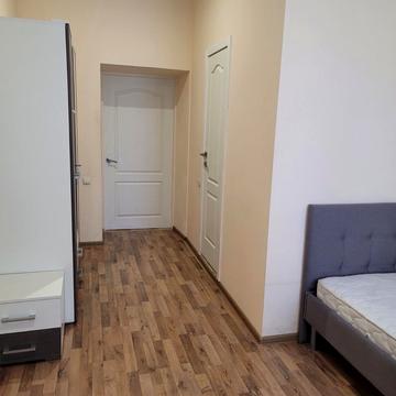 Запорізька вул., 18