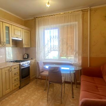 Оболонський просп., 40