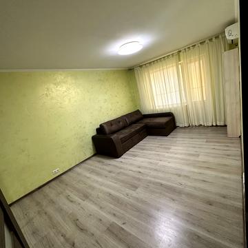 Героїв просп., 19