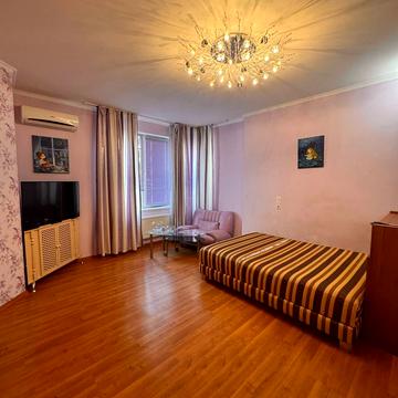 Середньофонтанська вул., 19б
