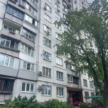 Мілютенка вул., 42