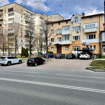 Андрея Шептицького вул., 5