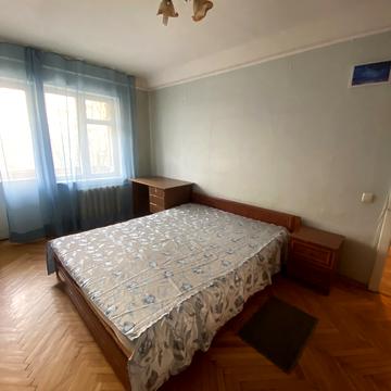 Дегтярівська вул., 15