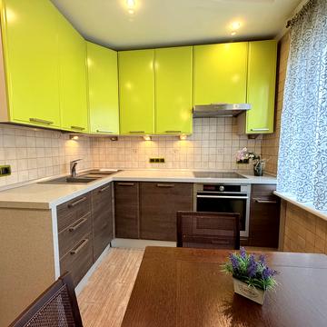 Композитора Лятошинського вул., 8
