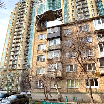 Правобережна вул., 3