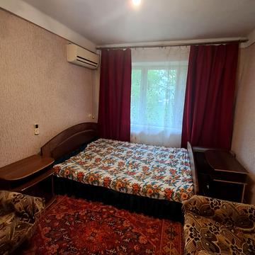 Чарівна вул., 151