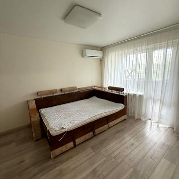 Володимира Українця вул., 15