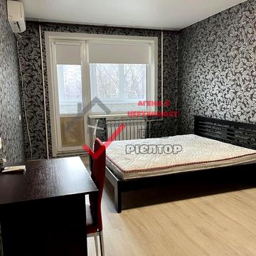 Юрія Побєдоносцева бульв., 8