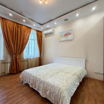 Костянтинівська вул., 37
