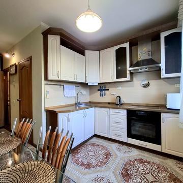 Академіка Глушкова просп., 35
