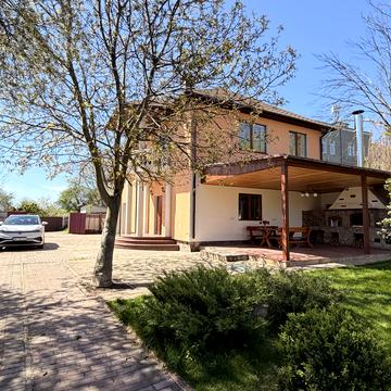 Новосінна вул., 41