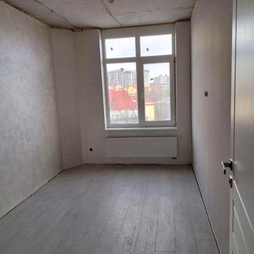 Михайла Грушевського вул., 2