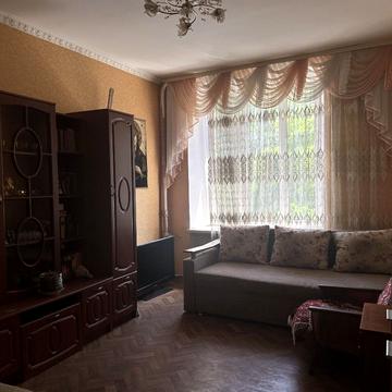 Кінна вул., 2/4