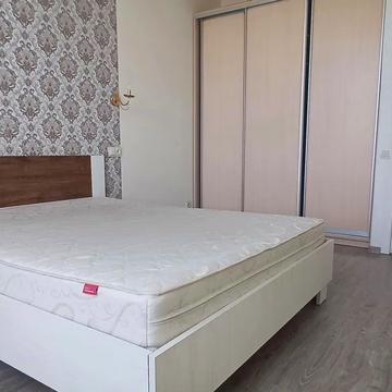 Юнацька вул., 8