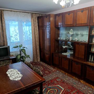 Угорська вул., 2