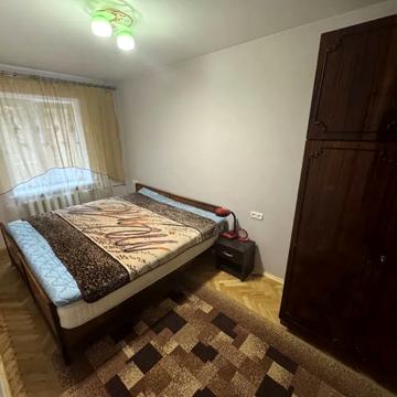 Михайла Грушевського вул., 5