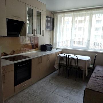 Михайла Грушевського вул., 30б