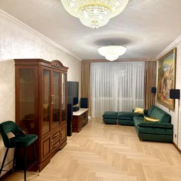 Богдана Хмельницького  вул., 220