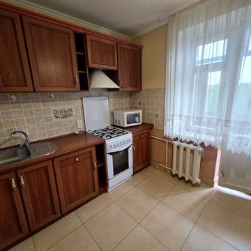 Суботівська вул., 12