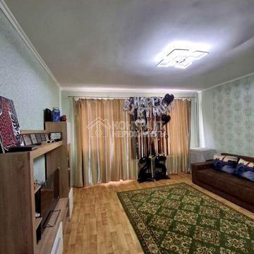 майдан Захисників України пл., 1