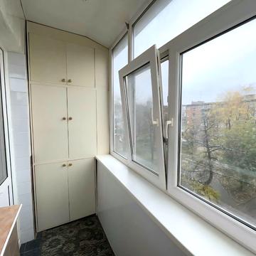 Воскресенська вул., 15
