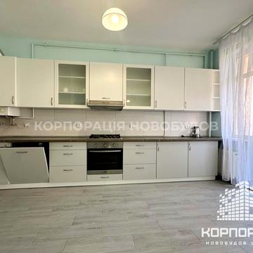 Олександра Хіри вул., 17