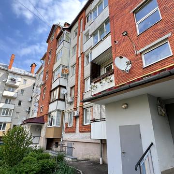 Євгена Коновальця вул., 17