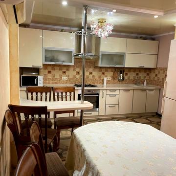 Героїв Крут вул. (Черепіна), 36