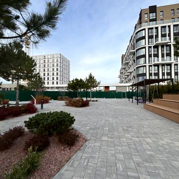 Петра Дорошенка вул., (Будинок 2)