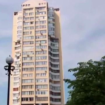 Володимира Івасюка просп. (Героїв Сталінграду), 64/56