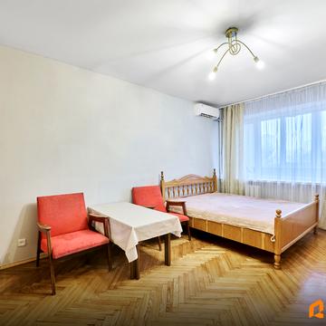 Вячеслава Чорновола вул., 33/30