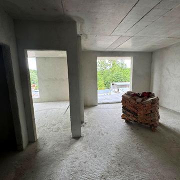Тролейбусна вул., (Будинок)