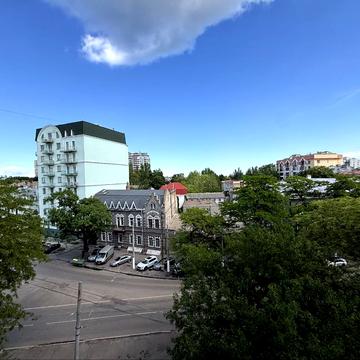 Леонтовича вул. (Бєлінського), 6